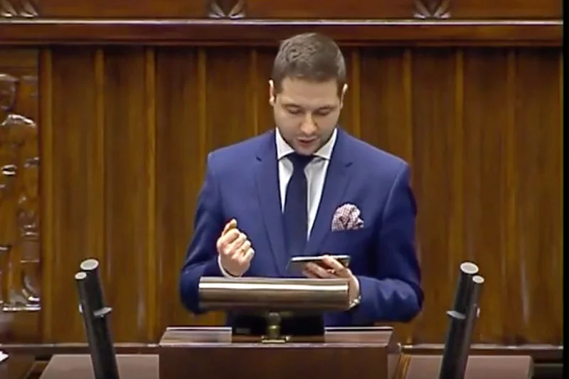Wiceminister sprawiedliwości zarzuca konkurentowi z PO, że prowadzi w mieszkaniu agencję towarzyską