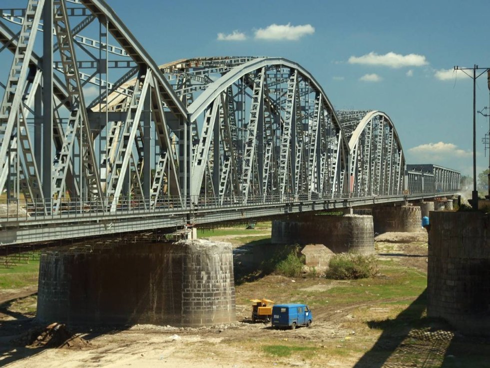 Most kolejowy w Tczewie – przeprawa nad Wisłą o długości 1030 metrów. Zbudowana w 1891 roku, dwukrotnie podczas wojen niszczona. Most zbudowany jest ze stalowej konstrukcji.