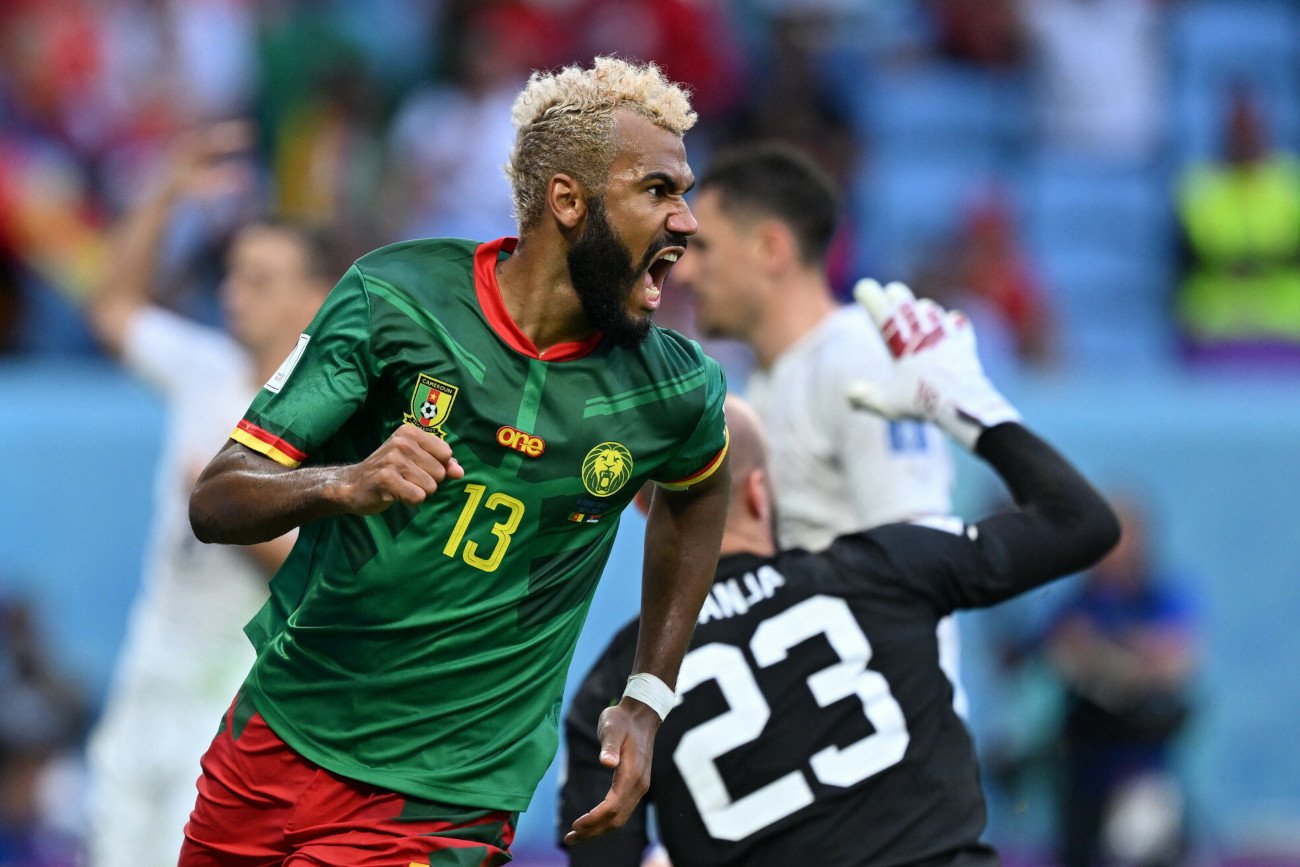 Eric Maxim Choupo-Moting właśnie trafił na 3:3, przywracając nadzieje Kamerunu na sukces podczas mundialu w Katarze.