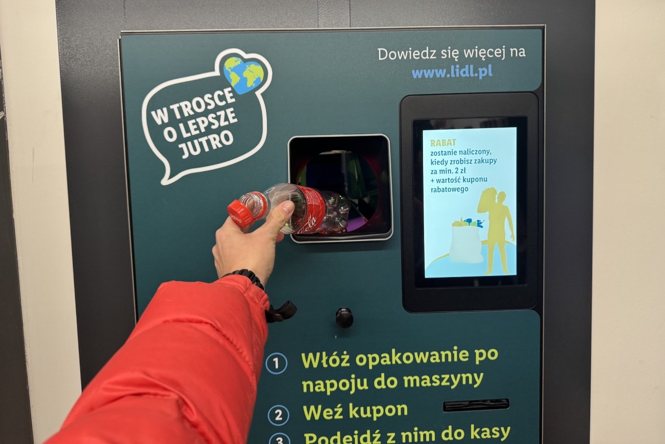 Automat na butelki w Lidlu. Tyle rabatu możesz uzyskać.