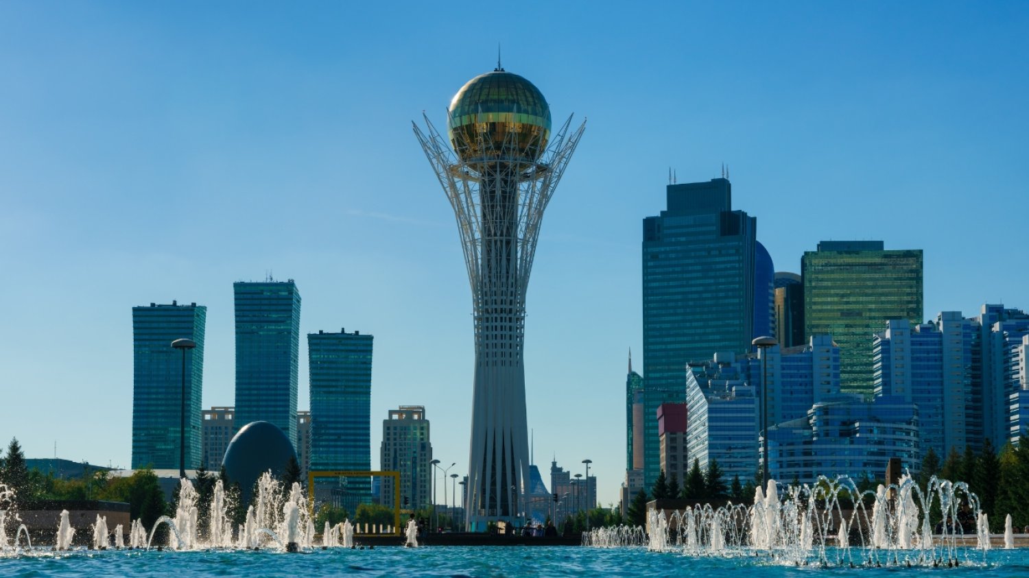 Astana ze względu na swoją architekturę, często nazywana jest miastem przyszłości