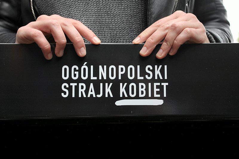 10 nauczycielek z Zabrza wzięło 3 października udział w "Czarnym proteście". Przyszły do pracy ubrane na czarno, teraz mogą zostać surowo ukarane.