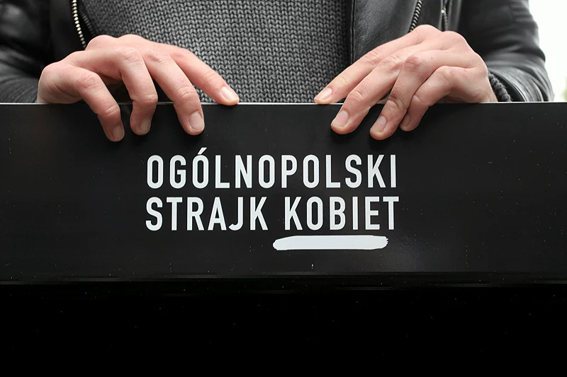 10 nauczycielek z Zabrza wzięło 3 października udział w "Czarnym proteście". Przyszły do pracy ubrane na czarno, teraz mogą zostać surowo ukarane.
