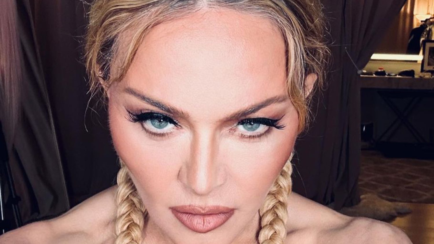 Madonna w bluzie z papieżem Franciszkiem. "Obrażasz nas katolików"