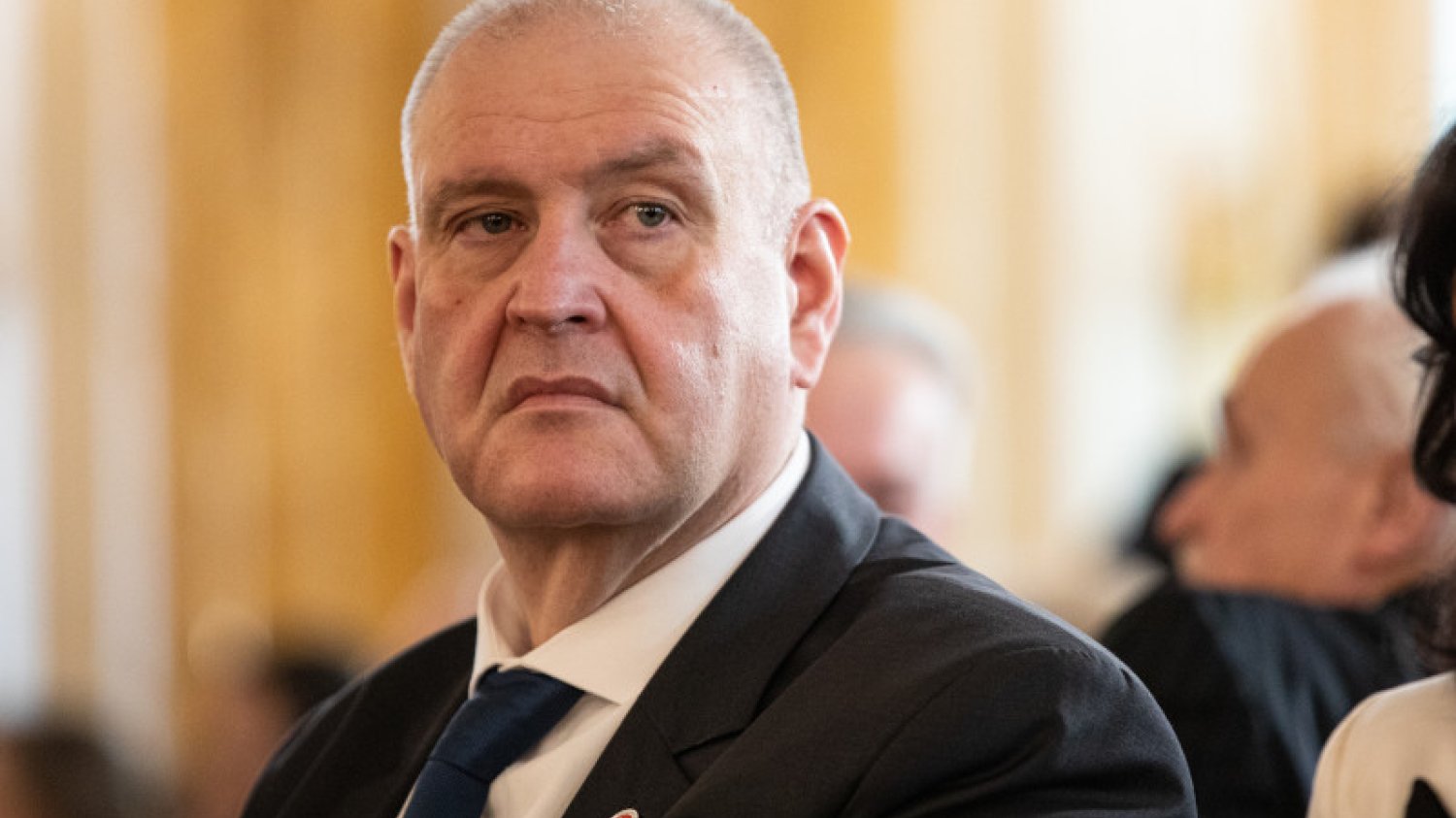 Prokurator Krajowy Bogdan Święczkowski wysłał kilku prokuratorów w dalekie delegacje. W środowisku wrze.