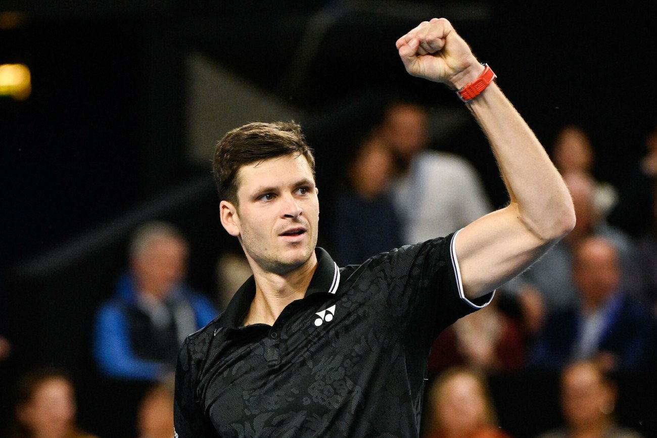 Hubert Hurkacz wygrał w dwóch setach pierwszy mecz w Indian Wells. Wrocławianin pokazał kilka efektownych zagrań.