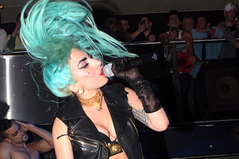 Gaga na koncercie. A wokół same niebezpieczeństwa.