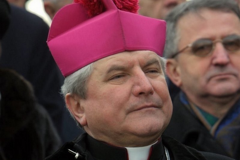 Biskup Edward Janiak zaatakował w liście prymasa Polski.