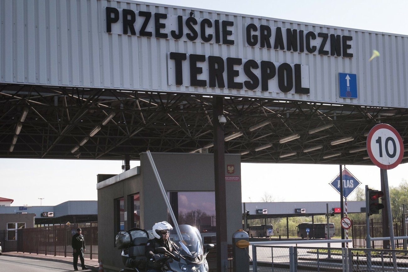 MSZ odradza podróże Polakom do Białorusi, zwraca uwagę, że ewakuacja może być utrudniona