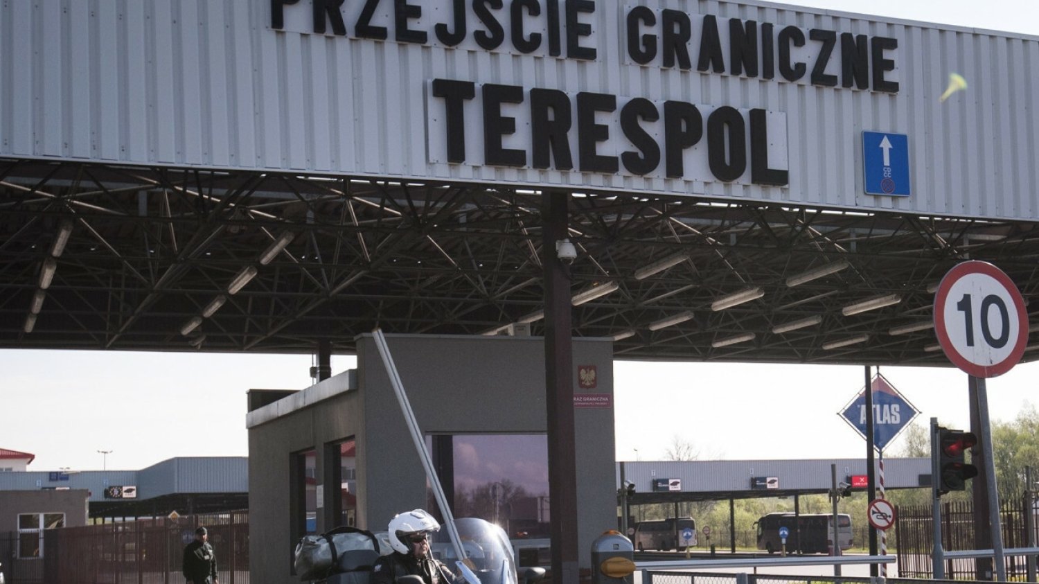 MSZ odradza podróże Polakom do Białorusi, zwraca uwagę, że ewakuacja może być utrudniona