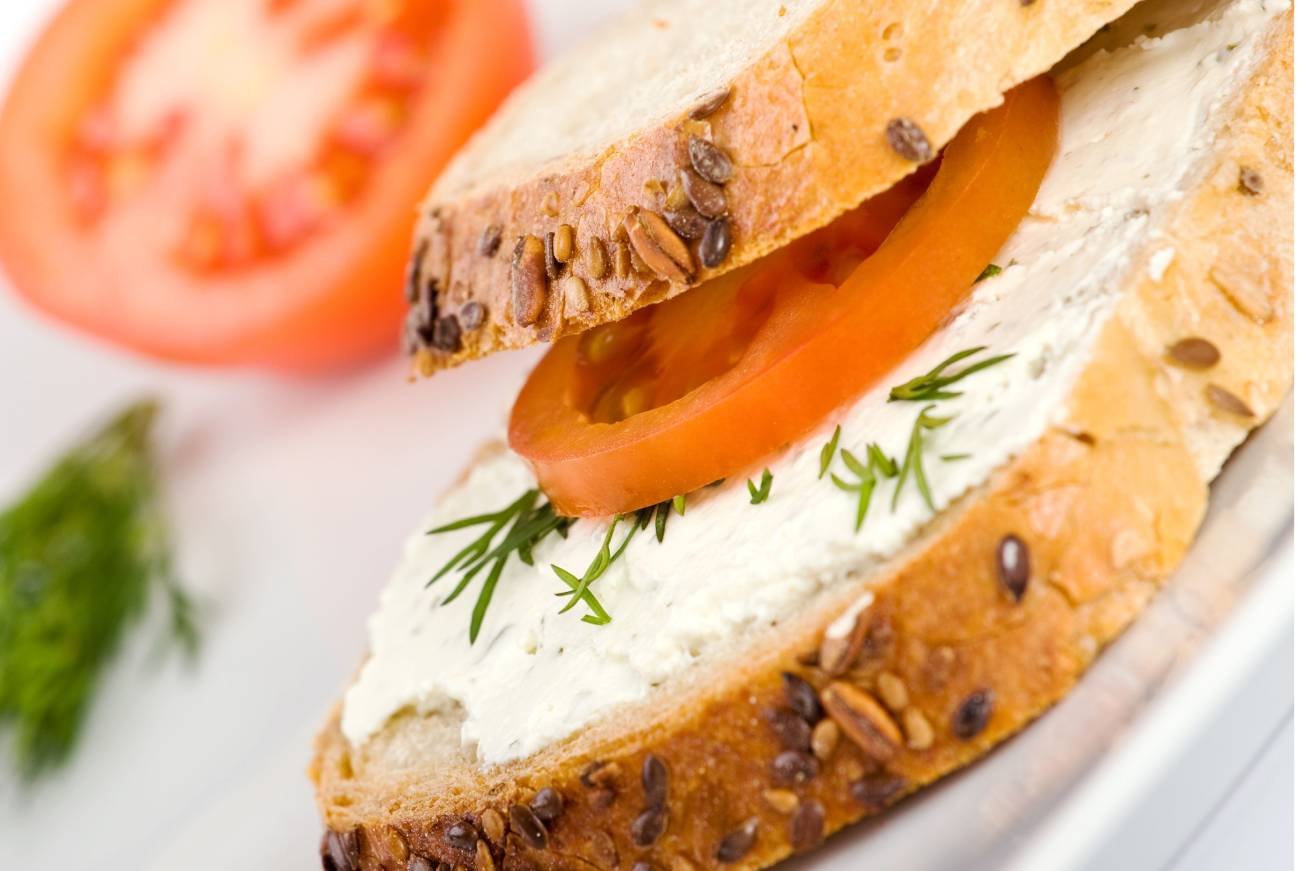 Pasta do chleba z dwóch składników. Pyszna i prosta