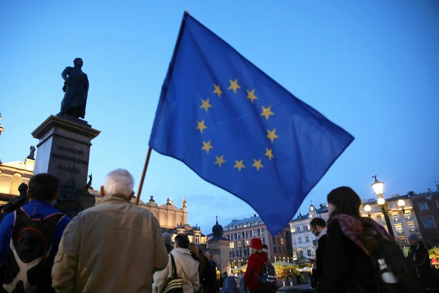 Z badania Eurobarometer wynika, że więcej Polaków jest zdania, iż lepsza przyszłość czeka Polskę poza Unią Europejską.