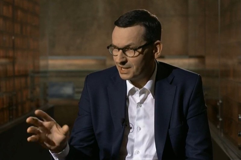 Premier Mateusz Morawiecki pochwalił się, że rzucał koktajlami Mołotowa w milicyjne pojazdy.