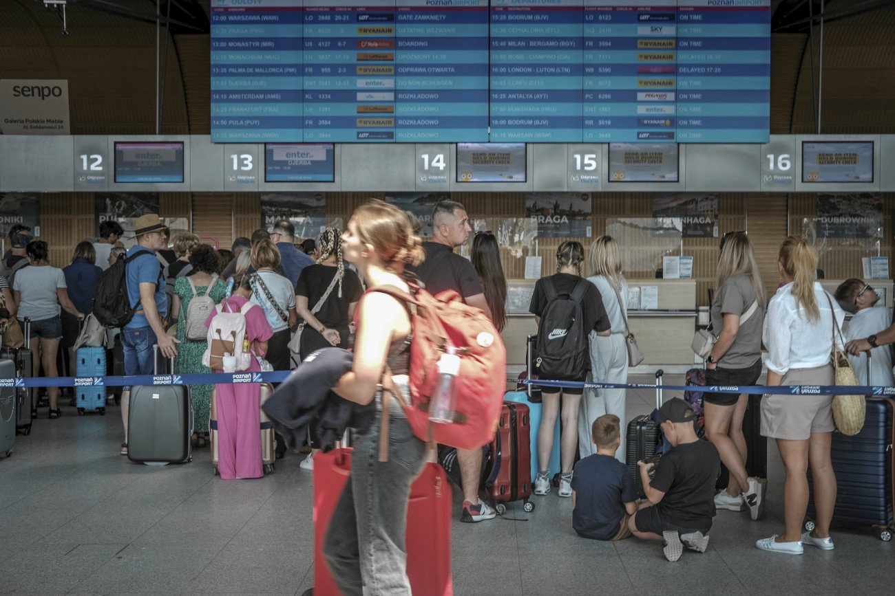 Polacy uwielbiają wakacje last minute. Ale o tym pamiętaj, by nie zostać na lodzie