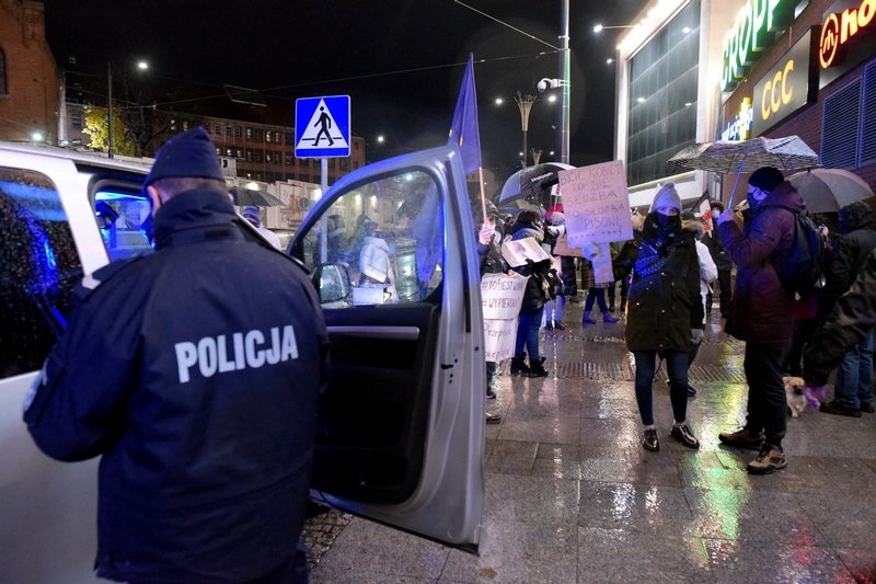 Poseł PiS podpisał się in blanco pod projektem dot. braku możliwości odmowy mandatu.