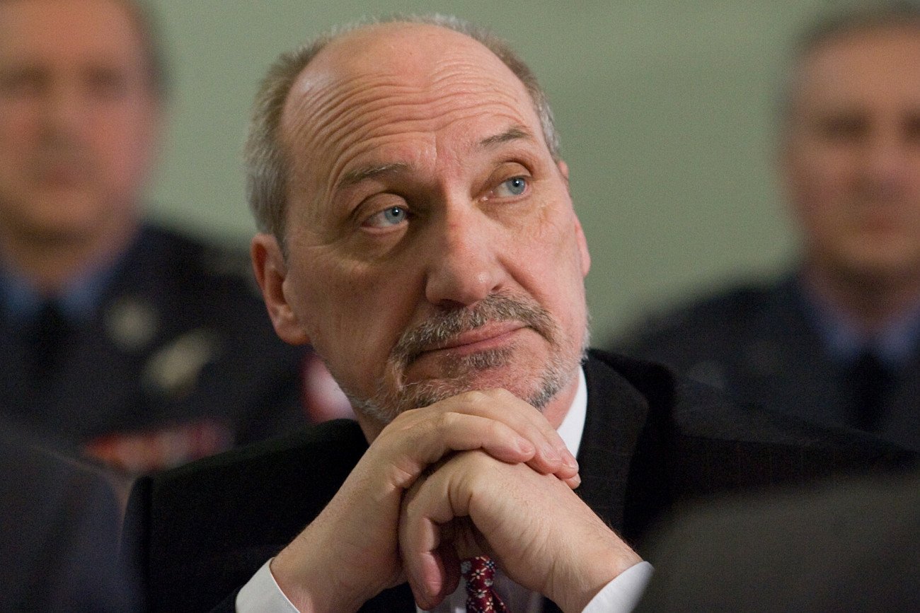 Opozycja domaga się zwrotu pieniędzy od Antoniego Macierewicza za jego wyjazd do USA.