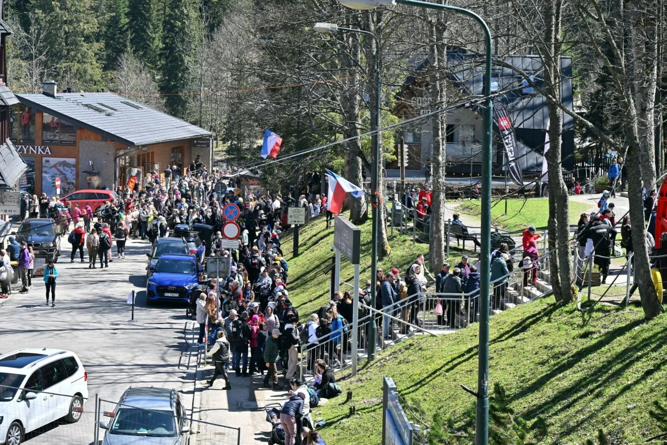 Zatrzęsienie turystów w majówkę. W górach pojawiły się prawdziwe tłumy.