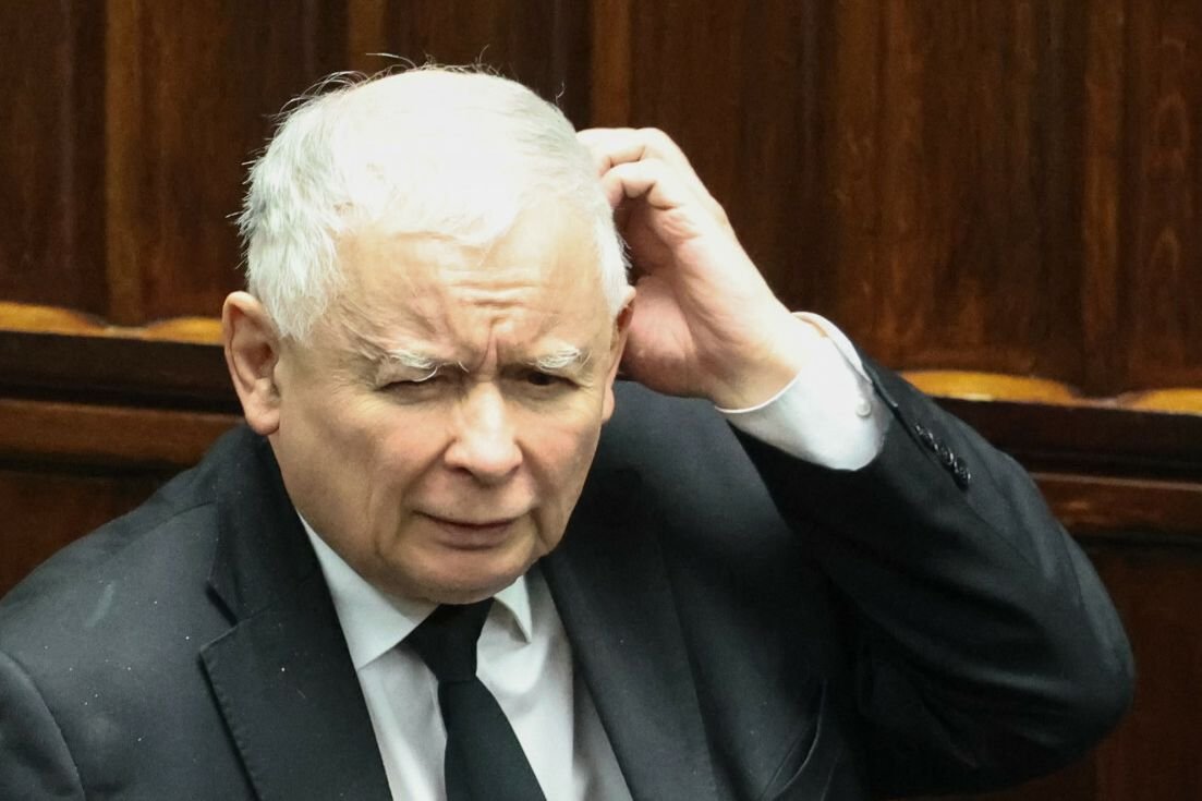 W sondażu Pollstera PiS i KO idą "łeb w łeb".
