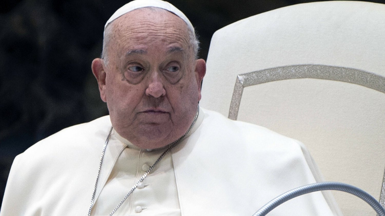 Włoskie media o stanie zdrowia Franciszka. "Decydujące będą najbliższe godziny" Papież Franciszek jest w złym stanie. Włoskie media piszą o niepokoju