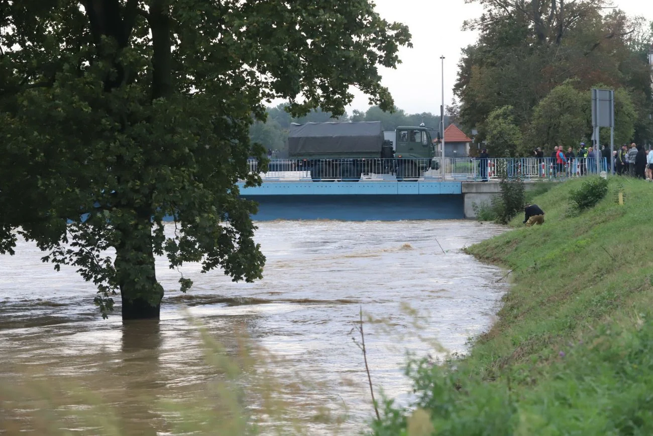 Nagły zrzut wody ze zbiornika przez Tauron. Woda idzie na Wrocław.