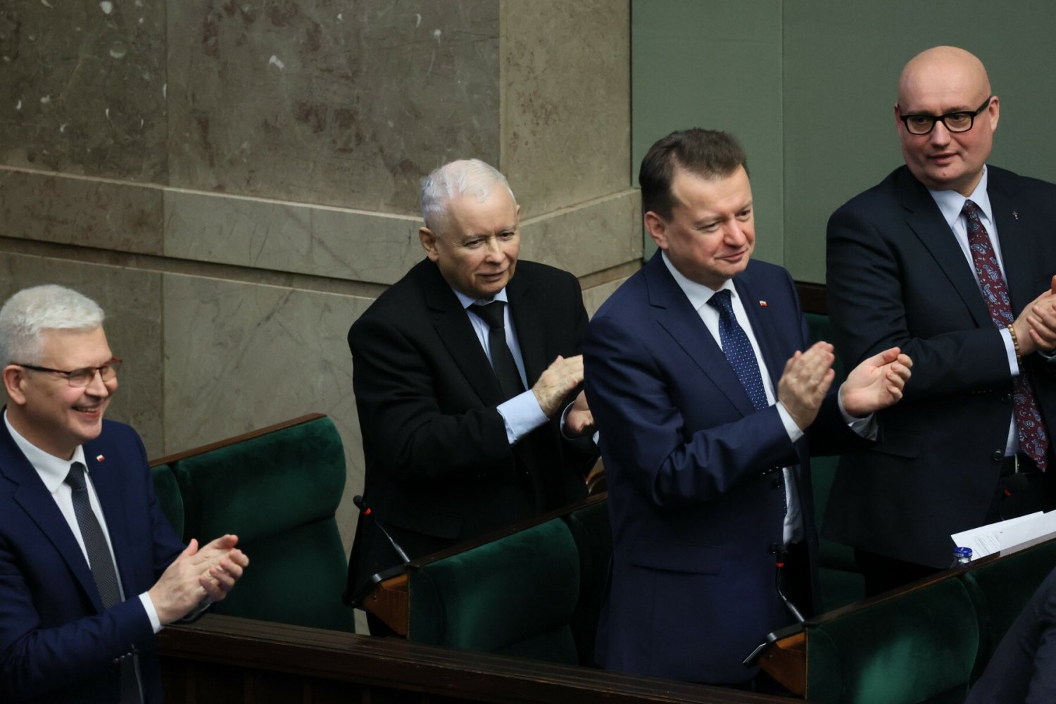 Politycy PiS po głosowaniu w Sejmie 8 lutego