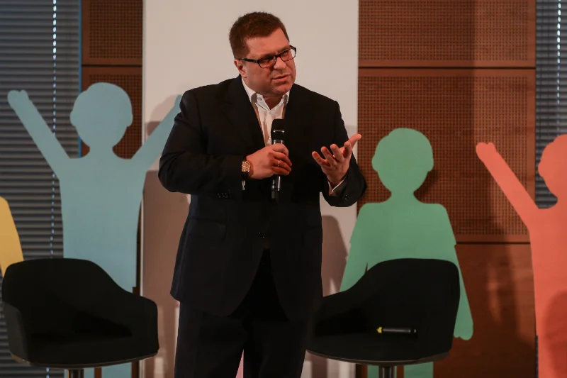 Jacek Kowalski z zarządu Orange Polska przekonywał, że reprezentowana przez niego firma stara się stworzyć przyjazne środowisko pracy na miarę dzisiejszych czasów