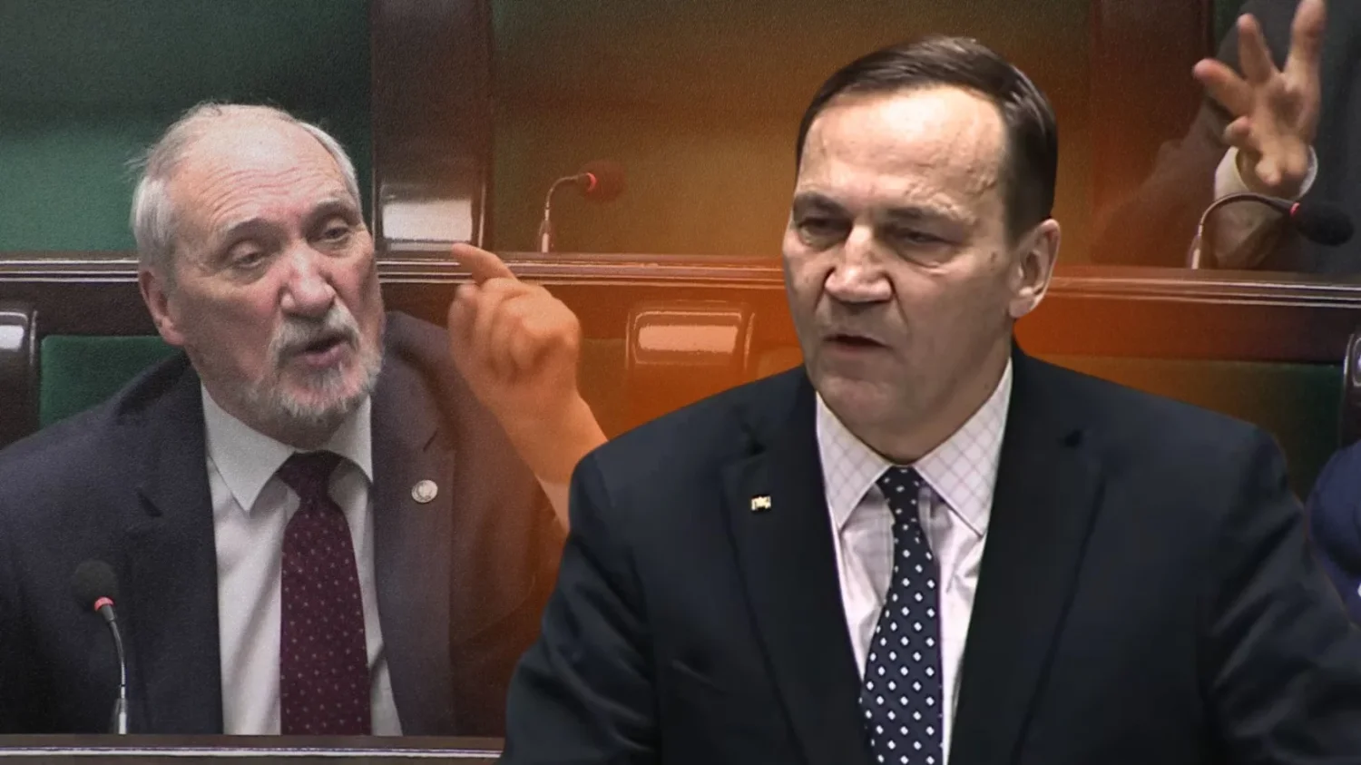 Macierewicz straszy sądem za "świra". Sikorski odpowiedział dwoma zdaniami Radosław Sikorski, w tle Antoni Macierewicz.