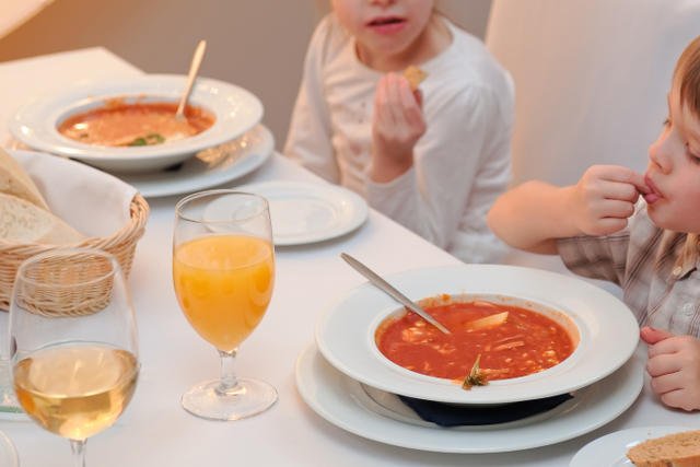 "Sieroty 500+" – problem już realny, czy dopiero zapowiedź kłopotów?