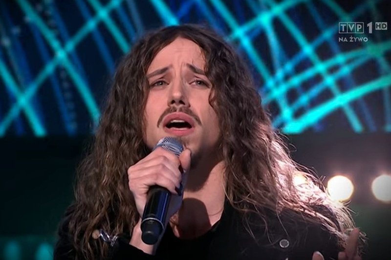 Ten... jak on się nazywa... jedzie na Eurowizję. Widzowie odkryli, że Michał Szpak jednak potrafi śpiewać