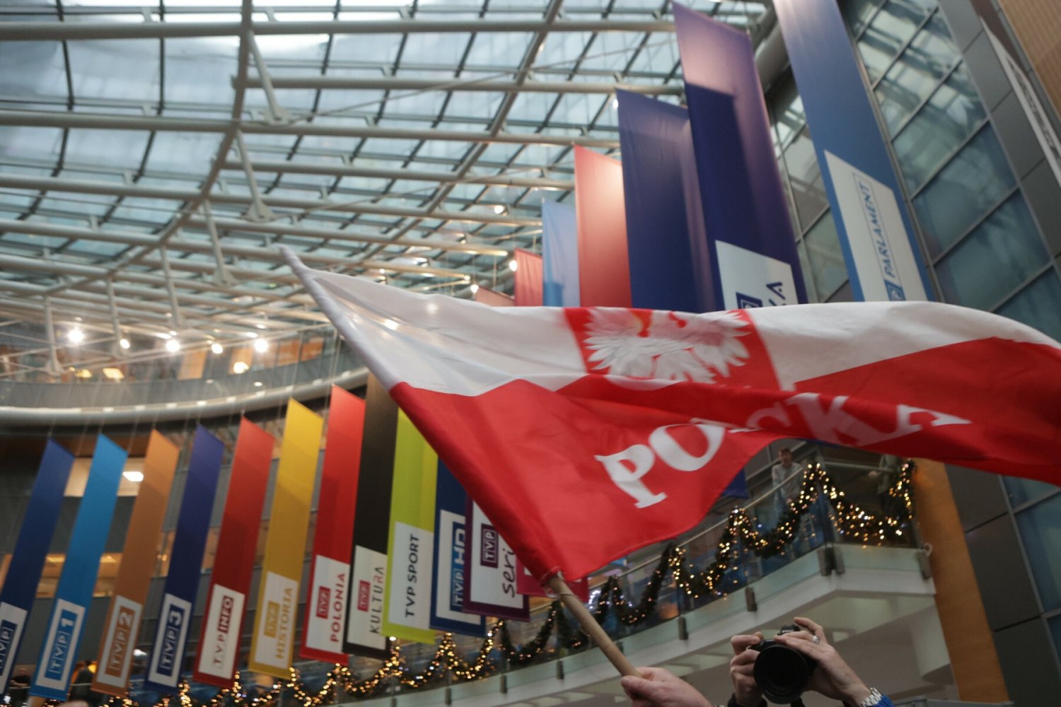 Nowa władza miała konie trojańskie w TVP. Relacja z siedziby stacji.