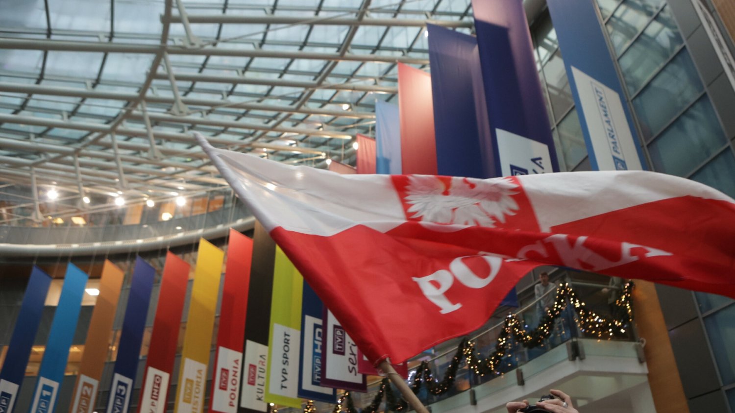 Nowa władza miała konie trojańskie w TVP. Relacja z siedziby stacji.