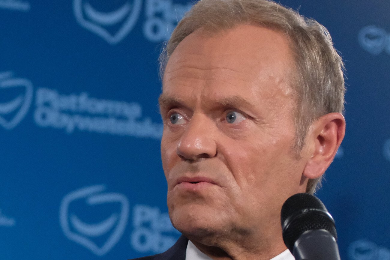 KO miałaby do rządzących mniejszą o kilka punktów procentowych stratę, gdyby na jej czele stał obecnie Rafał Trzaskowski, a nie Donald Tusk - wynika z najnowszego sondażu dla wPolityce.pl.