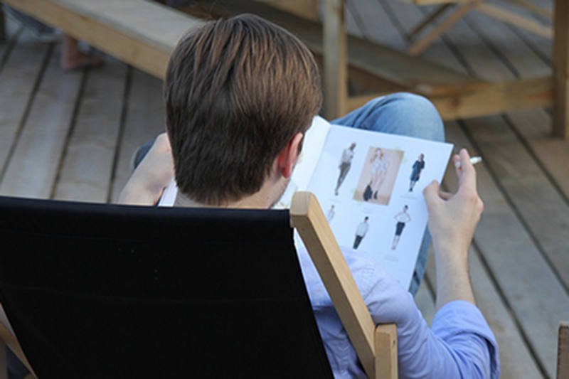 Leżak, gazeta i relaks to najlepsza alternatywa dla Euro szału