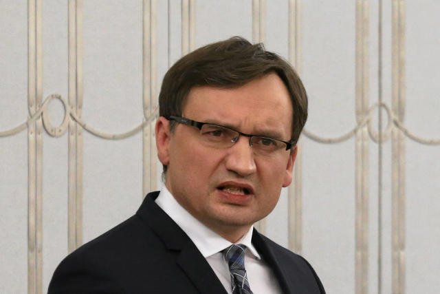 Eksperci uważają, że przedstawione przez ministra Ziobrę porównanie liczb spraw i orzeczeń Trybunałów Konstytucyjnych w Polsce i Niemczech prowadzi do błędnych wniosków.