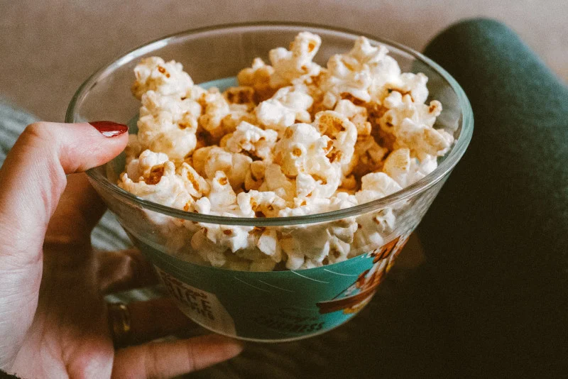 Popcorn brownie to prawdziwa gratka dla miłośników słodyczy.