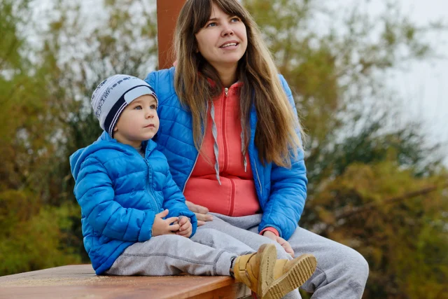 Grubą niebieską kurtkę może lepiej zostawić dzieciom?