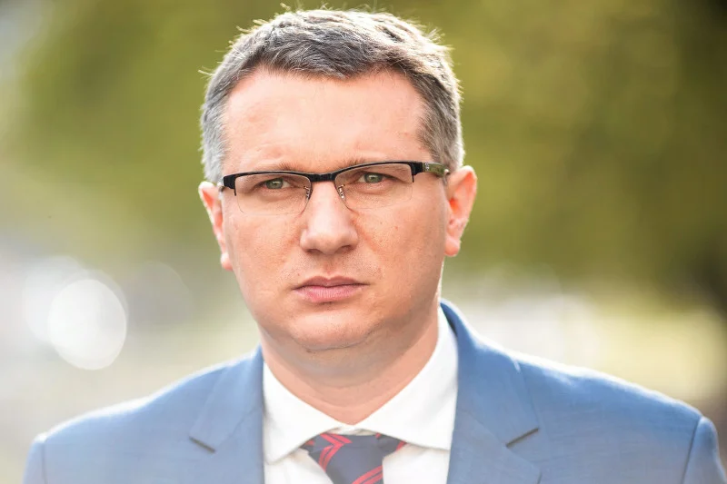 Przemysław Wipler zapowiada pozwy po ujawnieniu nagrań z jego pobicia.