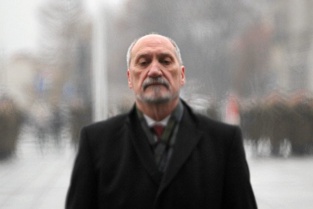 Szef MON nie wyklucza masowego dostępu do broni w przeciągu kilku lat.