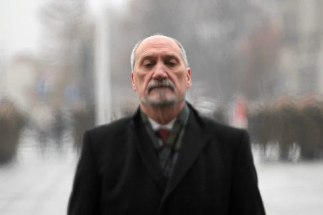 Szef MON nie wyklucza masowego dostępu do broni w przeciągu kilku lat.