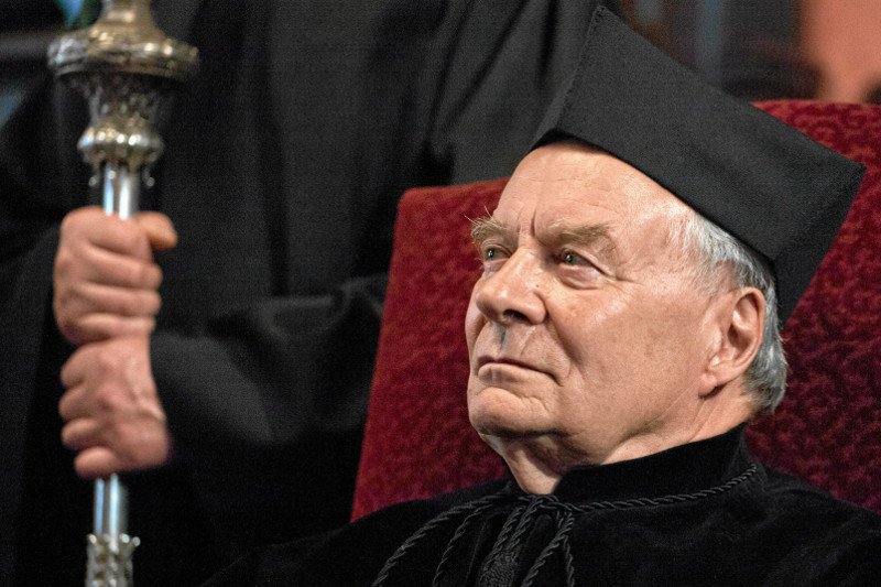 Prof. Stanisław Waltoś stanowczo protestuje przeciwko powoływaniu się Kancelarii Prezydenta na jego nazwisko.