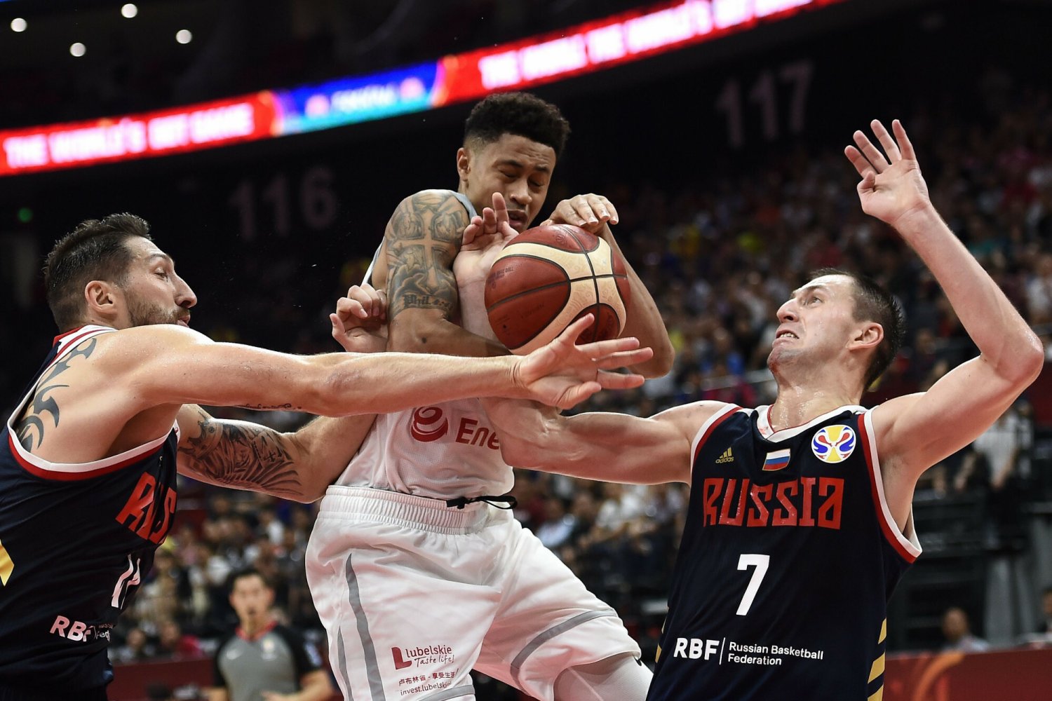 Władze światowej koszykówki się przebudziły, Rosjanie nie pojadą na żadną dużą imprezę w tym roku