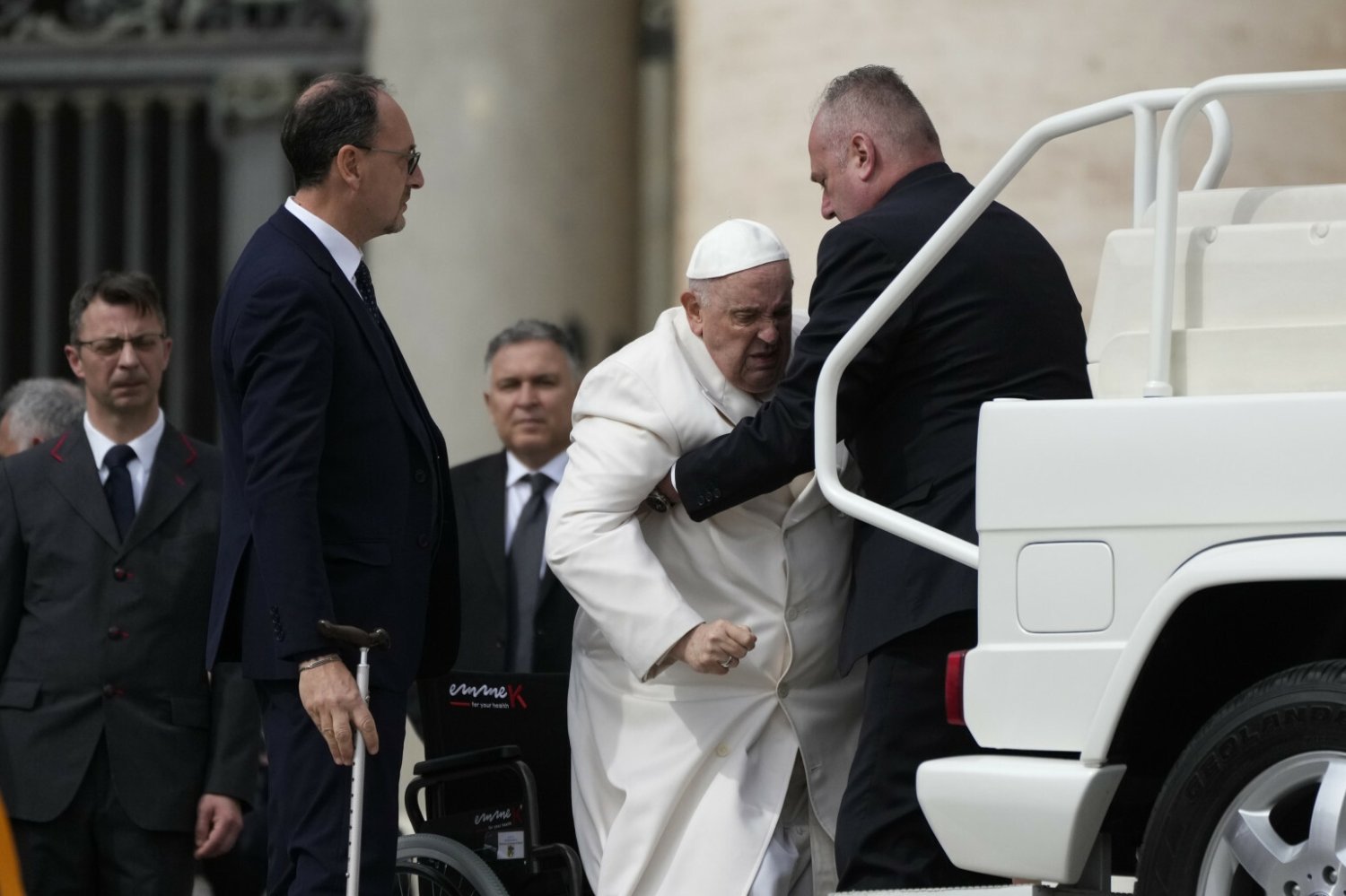 Papież Franciszek miał mieć zawał.