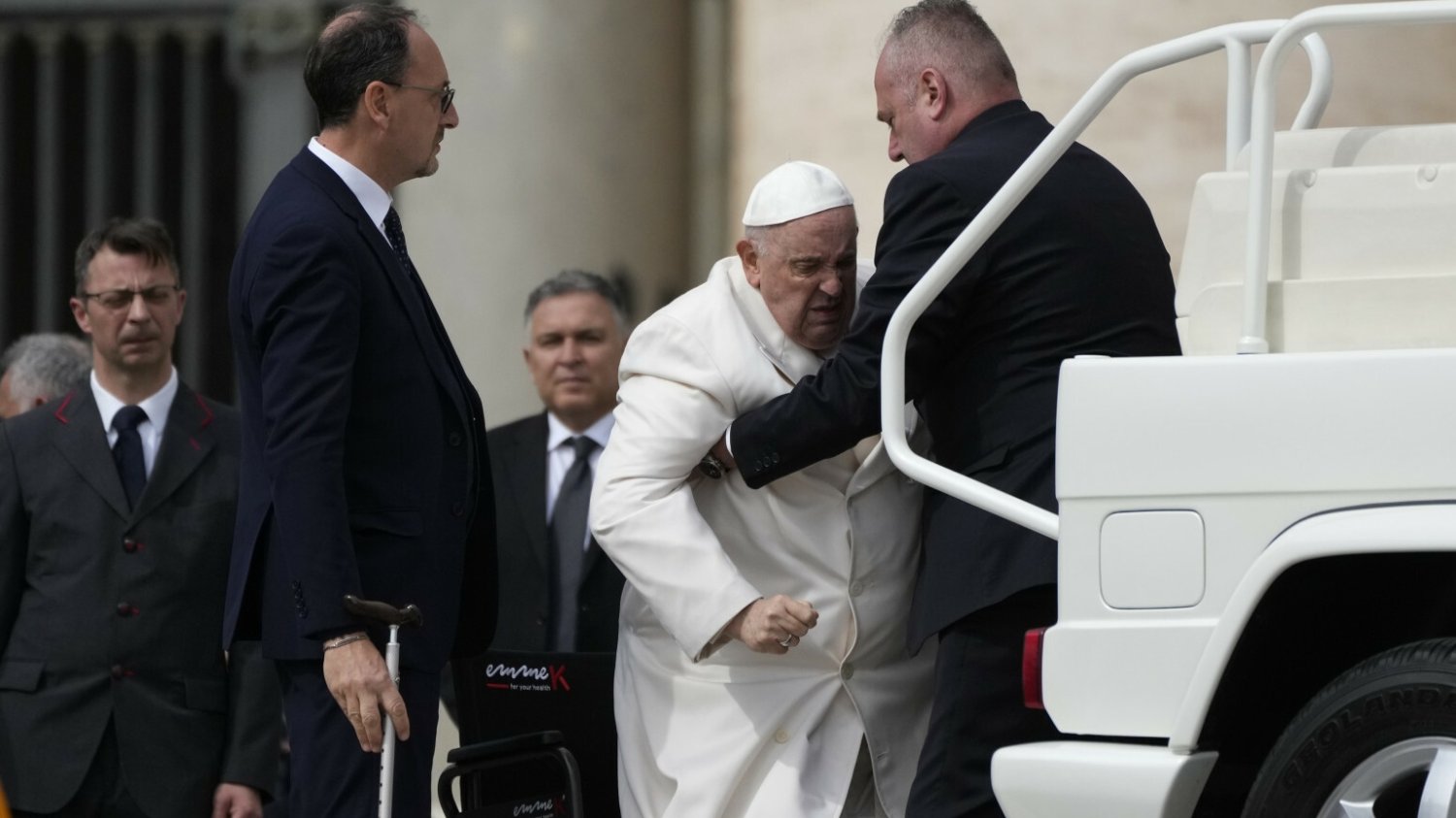 Papież Franciszek miał mieć zawał.