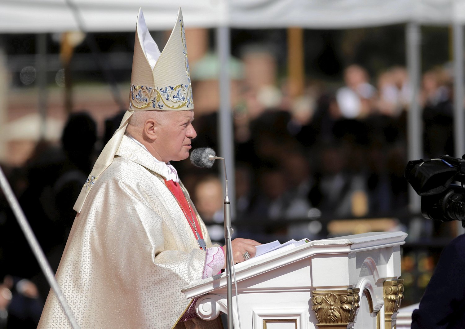 Arcybiskup Adam Szal podjął kontrowersyjną decyzję