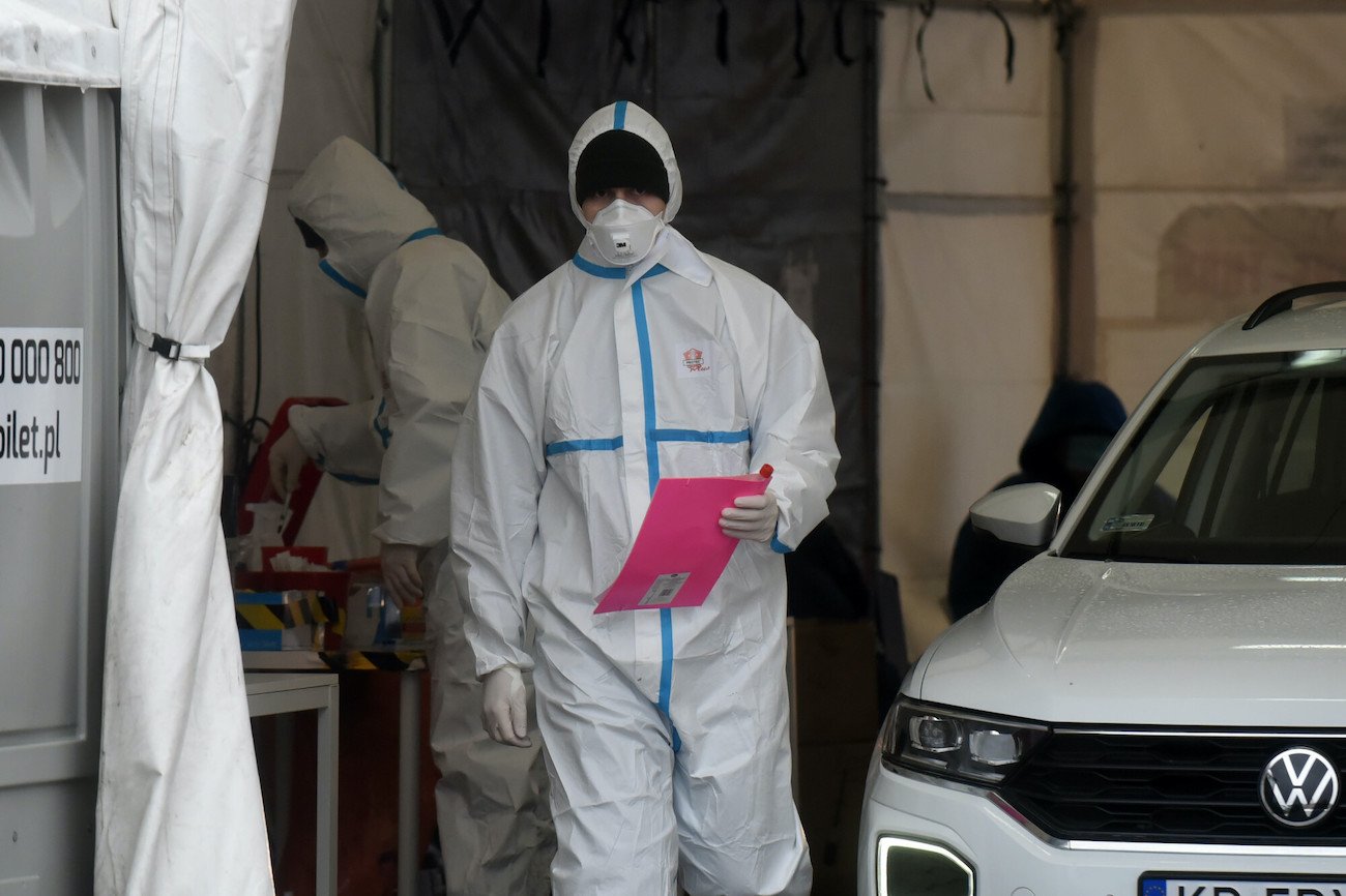 Nowy raport o COVID-19 i kolejny duży wzrost liczby zakażeń koronawirusem.