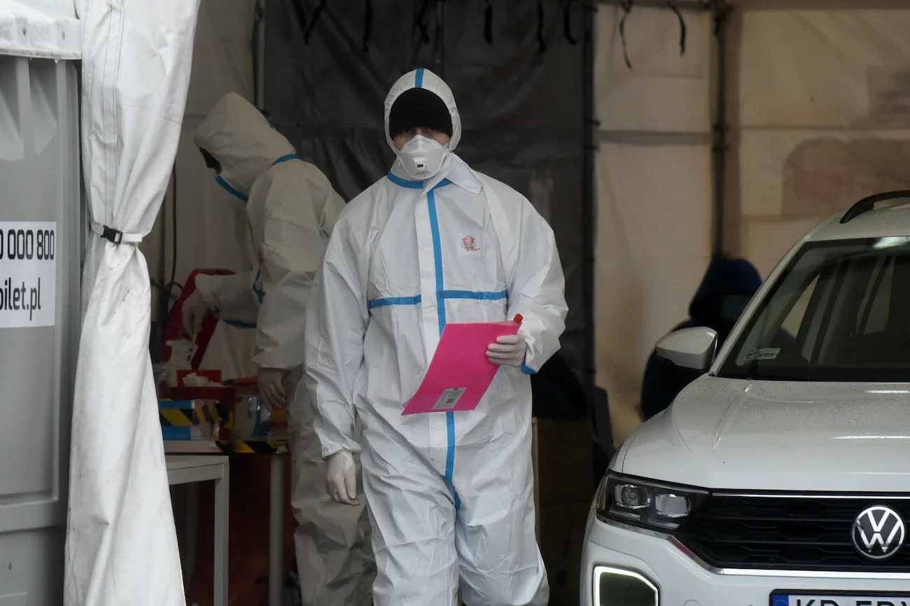 Nowy raport o COVID-19 i kolejny duży wzrost liczby zakażeń koronawirusem.