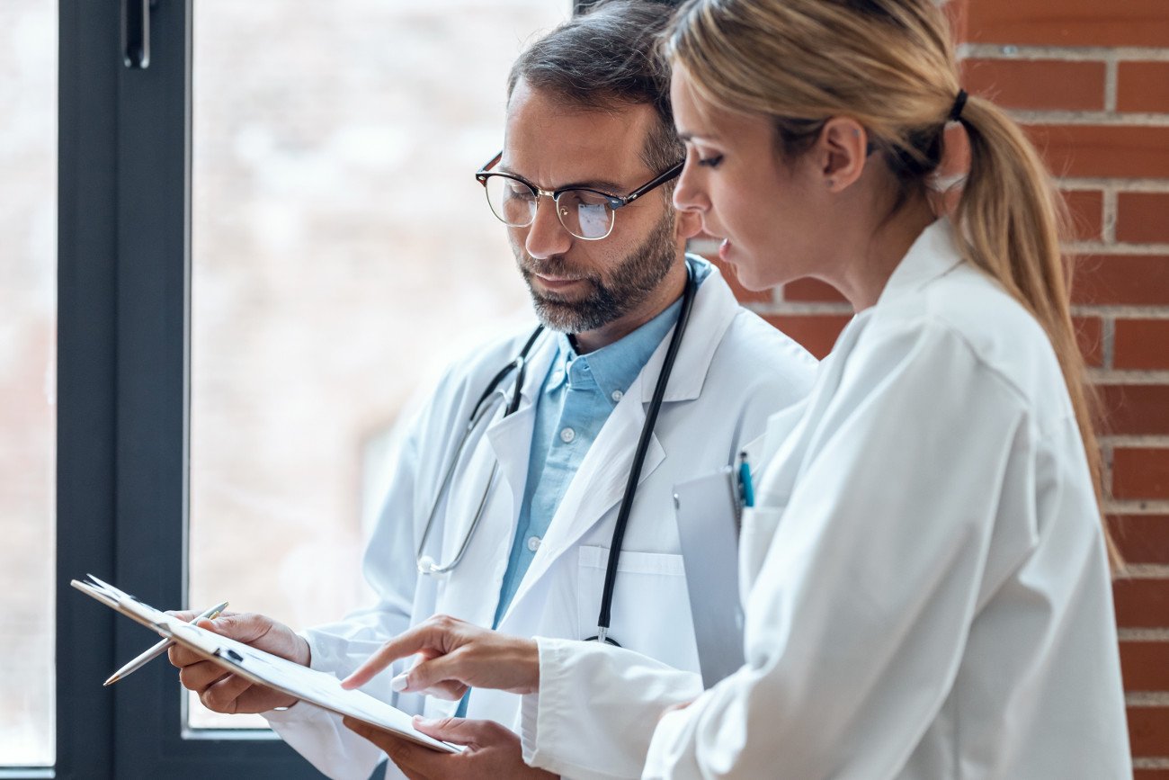 aTTP/iTTP to autoimmunologiczna choroba krwi. W jej wyniku dochodzi do zlepiania się płytek krwi, co w konsekwencji prowadzi do powstawania zatorów w drobnych naczyniach tętniczych i naczyniach włosowatych.