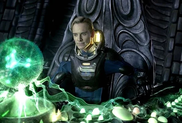 Michael Fassbender jako android David