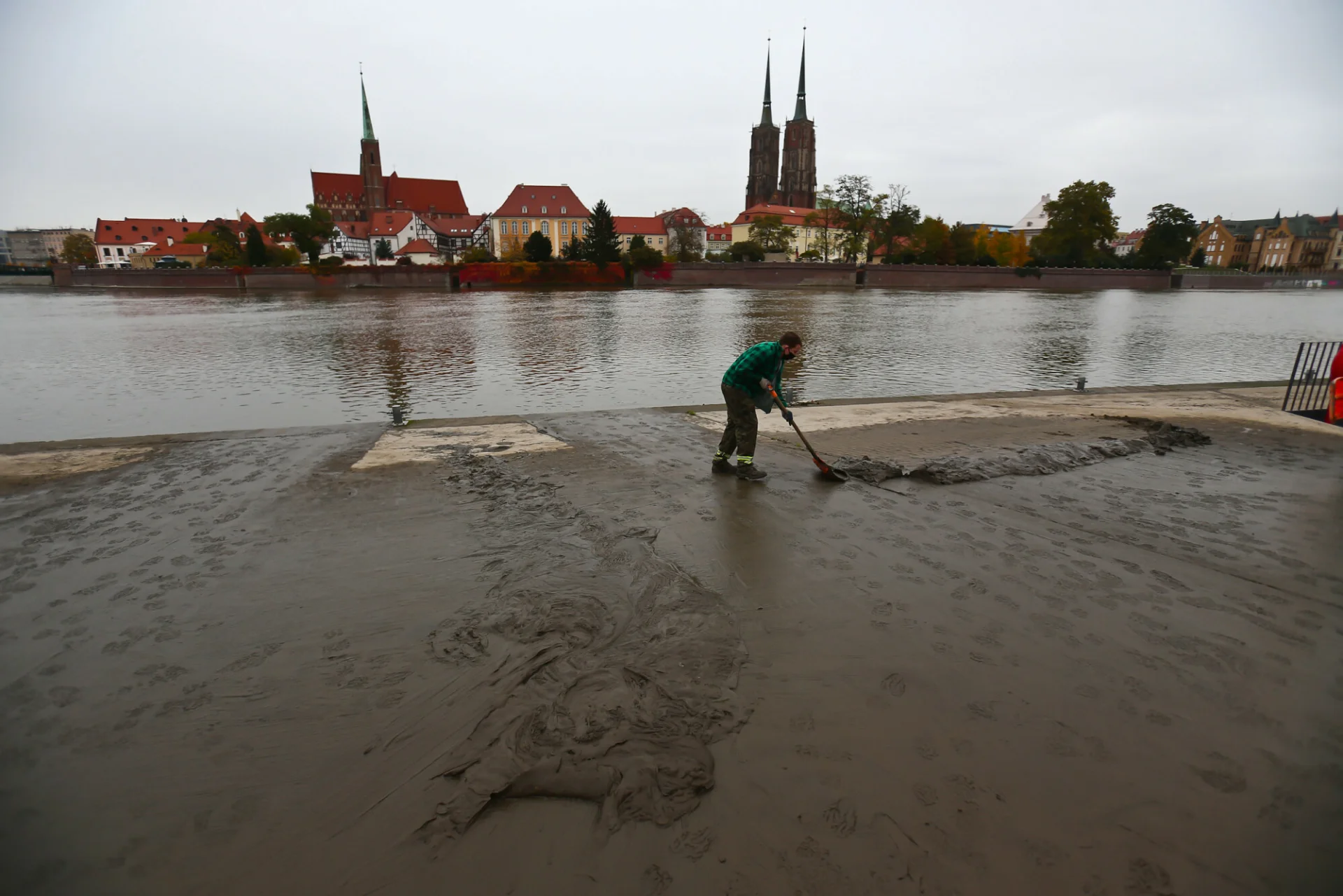 Na nadejście wielkiej wody wraz z niżem genueńskim Boris przygotowuje się m.in. Wrocław.