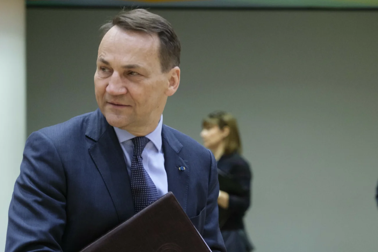 Ważna decyzja Sikorskiego. Chodzi o list w sprawie katastrofy smoleńskiej